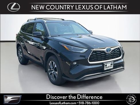 Used 2023 Toyota Highlander XLE AWD/4WD image 1