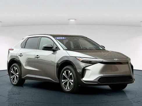 Used 2024 Toyota bZ4X FWD image 8