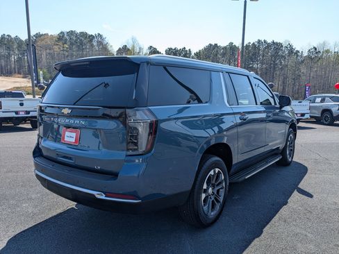 Used 2025 Chevrolet Suburban LT w/ Comfort Package image 5