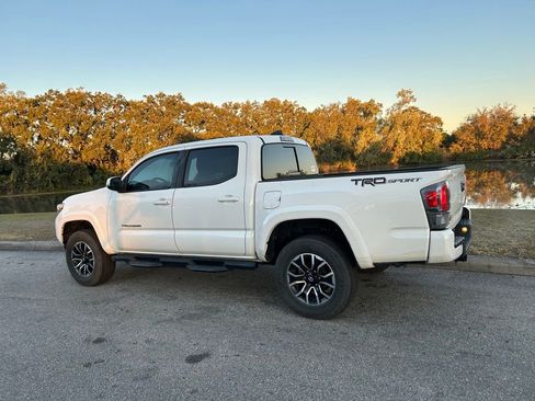 Used 2021 Toyota Tacoma TRD Sport image 3
