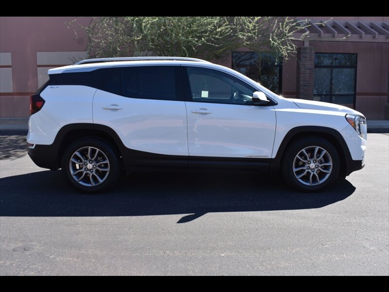 Used 2023 GMC Terrain SLT FWD image 1