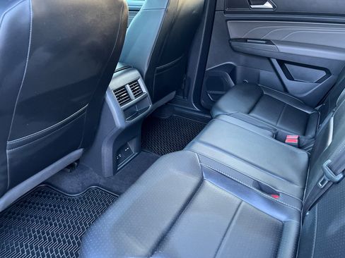 Used 2022 Volkswagen Atlas Cross Sport SEL R-Line image 9