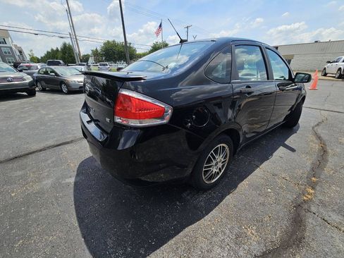 Used 2011 Ford Focus SE FWD image 5