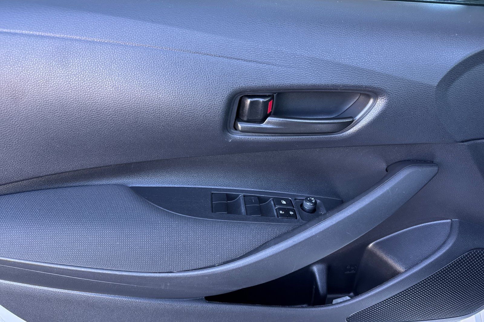 Used 2024 Toyota Corolla LE FWD image 13