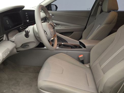 Used 2025 Hyundai Elantra SE w/ Cargo Package FWD image 17