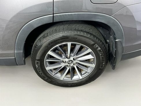 Used 2019 Toyota Highlander XLE w/ Protection Package #3 AWD/4WD image 32