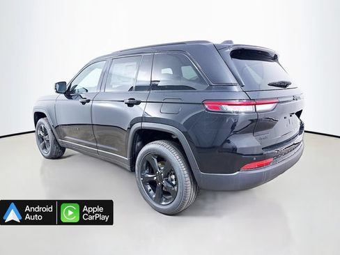 Used 2025 Jeep Grand Cherokee Limited w/ Black Appearance Package AWD/4WD image 5