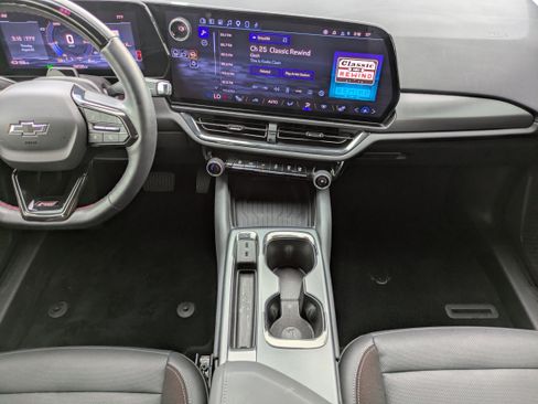 Used 2024 Chevrolet Equinox EV RS FWD image 33
