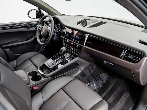 Certified 2026 Porsche Macan AWD/4WD image 25