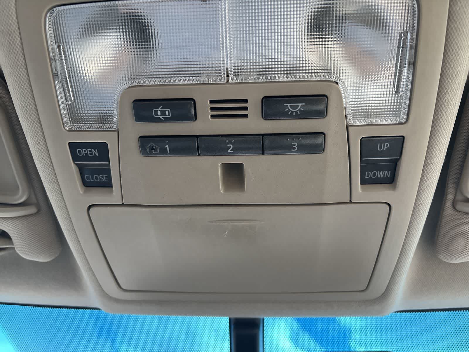 Used 2012 Toyota Camry XLE w/ Leather Pkg FWD image 30