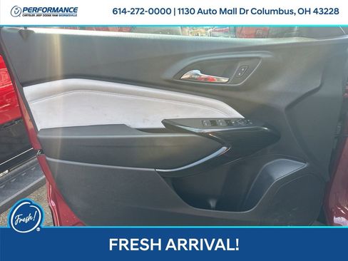 Used 2025 Chevrolet Trax LT w/ LT Convenience Package image 12