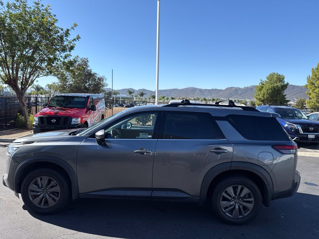 Used 2024 Nissan Pathfinder SV FWD image 7
