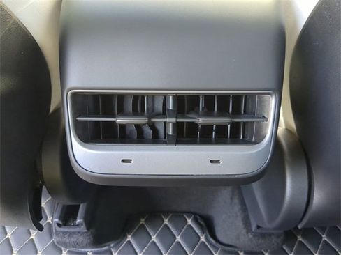 Used 2022 Tesla Model Y Performance image 17