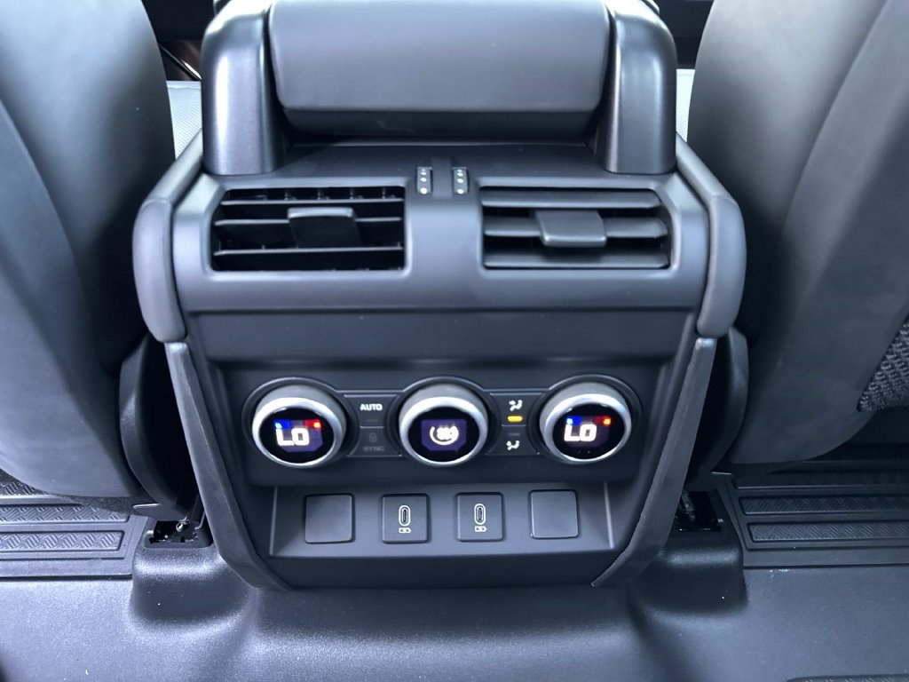 New 2026 Land Rover Defender 110 X-Dynamic SE AWD/4WD image 16