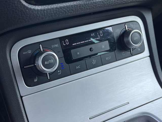 Used 2017 Volkswagen Touareg Wolfsburg Edition AWD/4WD image 33