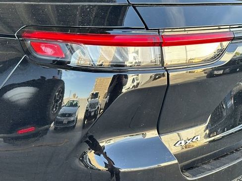 Used 2023 Jeep Grand Cherokee Summit w/ Luxury Tech Group V image 14