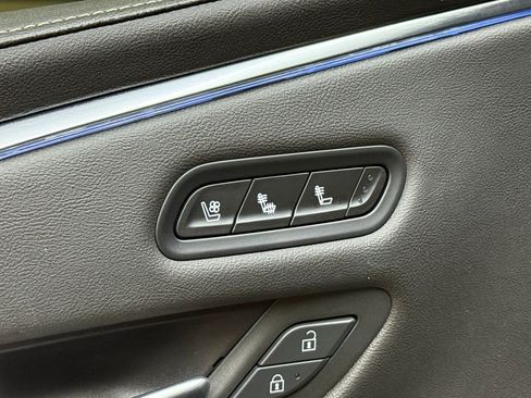 Certified 2022 Cadillac Escalade Premium Luxury w/ LPO, Radiant Package image 17