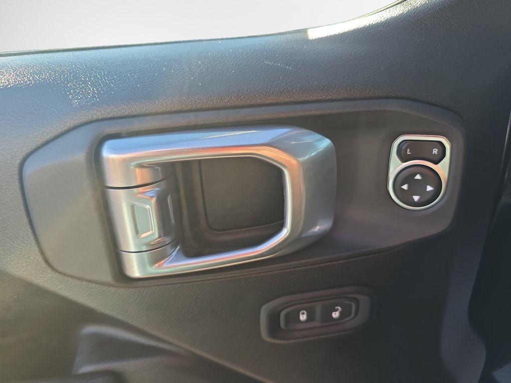 Used 2023 Jeep Gladiator Overland AWD/4WD image 14