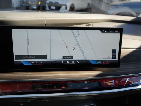 Used 2025 BMW i7 xDrive60 w/ Executive Package image 17