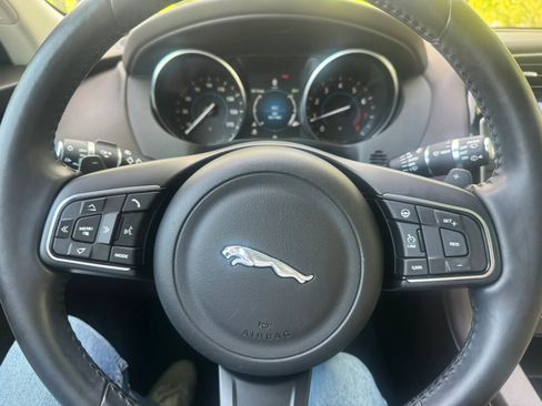 Used 2017 Jaguar F-PACE Prestige image 30