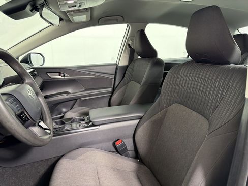 Used 2025 Toyota Camry LE FWD image 4