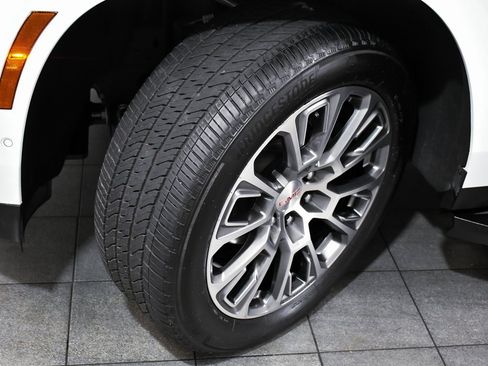 Used 2025 GMC Yukon Denali image 7