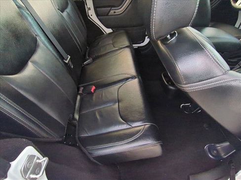 Used 2018 Jeep Wrangler Unlimited Sahara image 20