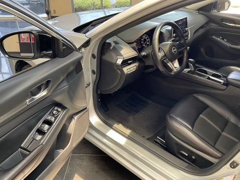 Used 2024 Nissan Altima 2.5 SR FWD image 10