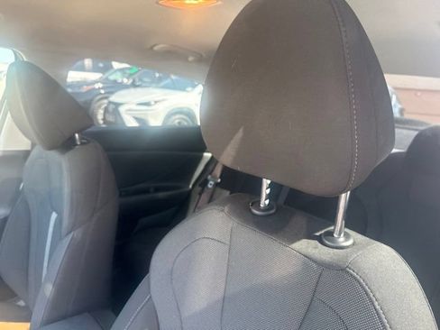 Used 2025 Hyundai Elantra SE FWD image 8