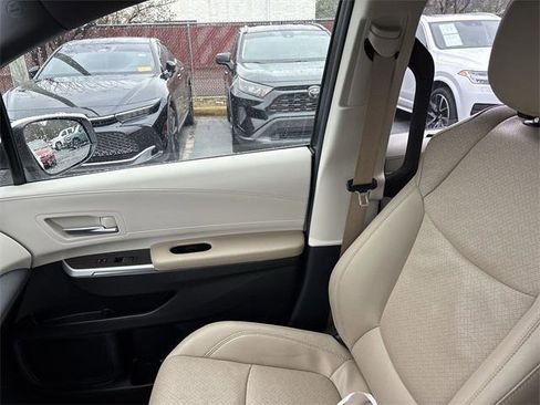 Certified 2024 Toyota Sienna Limited image 27