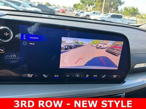 Used 2025 Chevrolet Traverse LT image 25