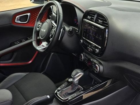 Used 2022 Kia Soul Turbo FWD image 11