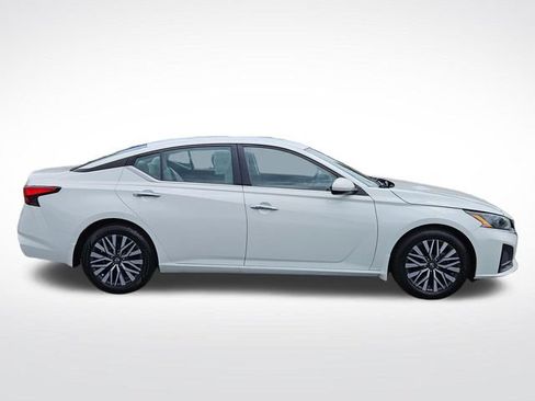 Used 2023 Nissan Altima 2.5 SV FWD image 7