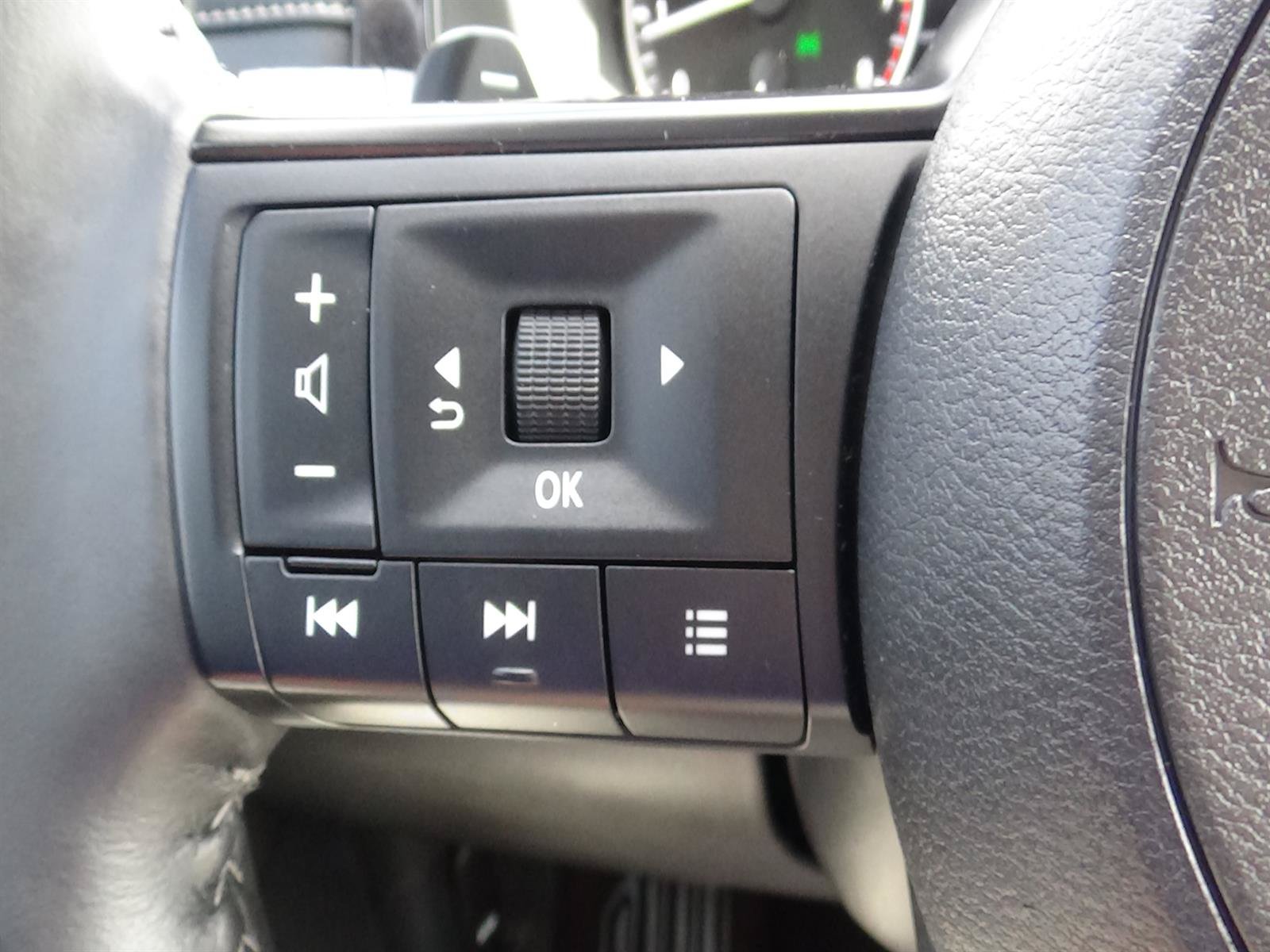 Used 2025 Nissan Pathfinder SV FWD image 20