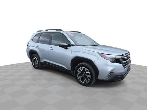 Used 2025 Subaru Forester Premium AWD/4WD image 2