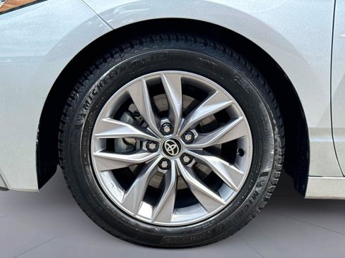 Used 2021 Toyota Avalon XLE image 8