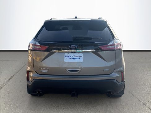 Used 2020 Ford Edge SE image 5