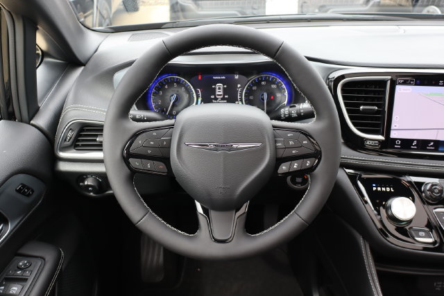 New 2026 Chrysler Pacifica Limited w/ S Appearance Package AWD/4WD image 18