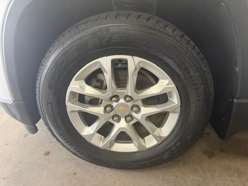 Used 2020 Chevrolet Traverse LT FWD image 20