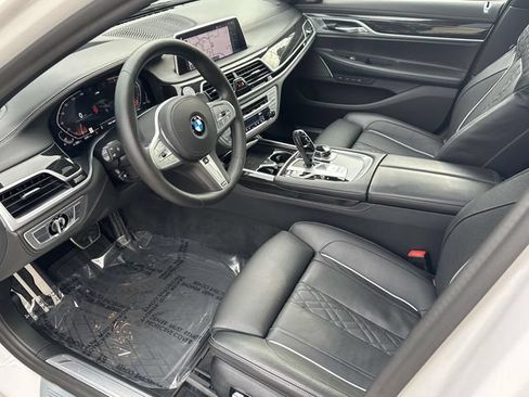Used 2021 BMW 750i xDrive w/ Autobahn Package AWD/4WD image 2
