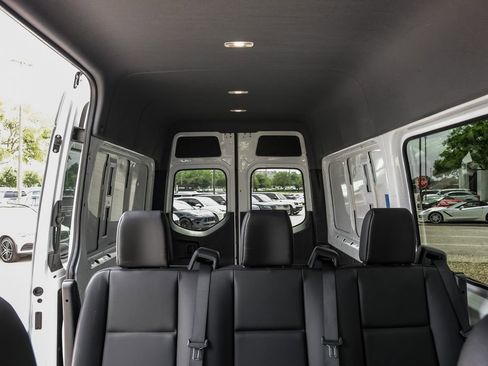 Used 2023 Mercedes-Benz Sprinter 2500 image 31