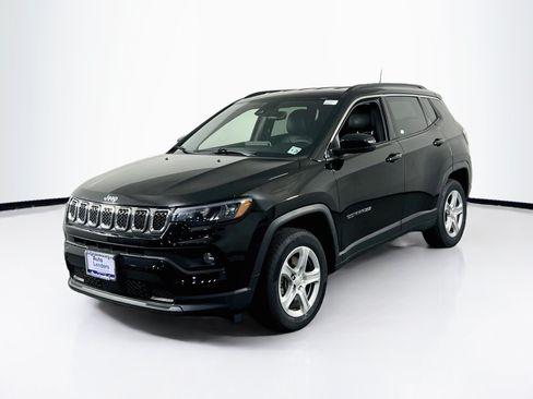 Used 2023 Jeep Compass Latitude AWD/4WD image 1