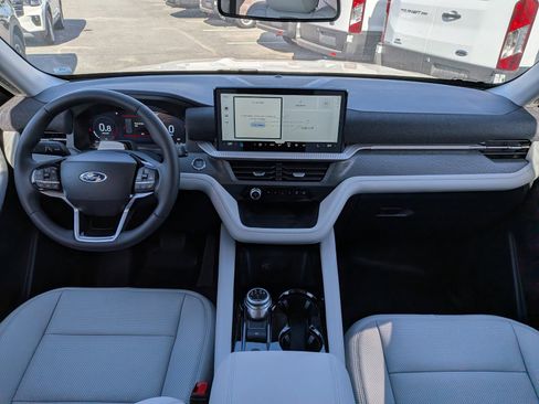 New 2026 Ford Explorer Platinum AWD/4WD image 9
