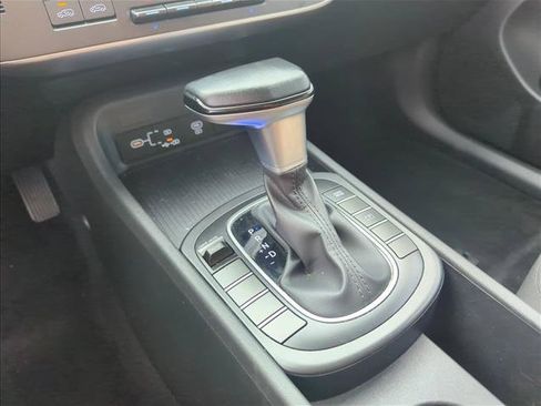 Used 2025 Hyundai Kona SEL FWD image 17