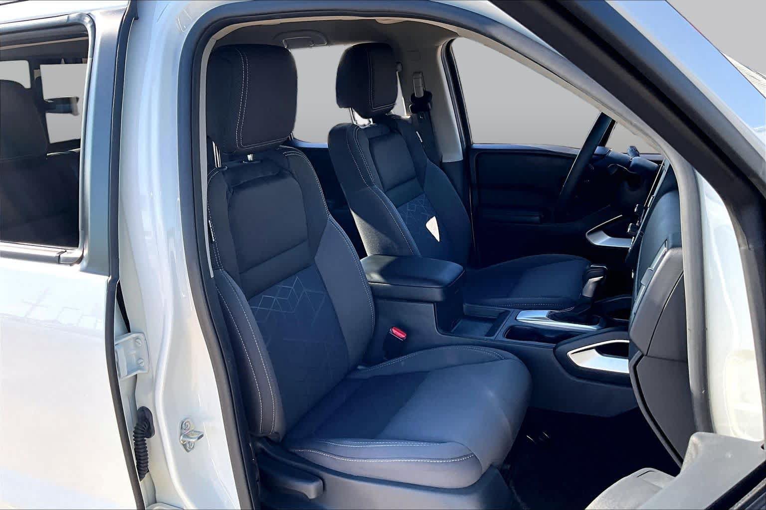 Used 2025 Nissan Frontier SV w/ SV Convenience Package RWD image 9