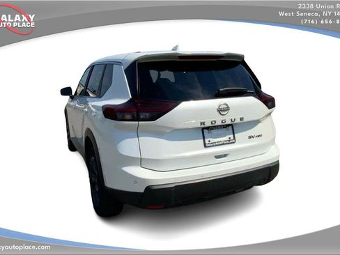 Used 2024 Nissan Rogue SV AWD/4WD image 7