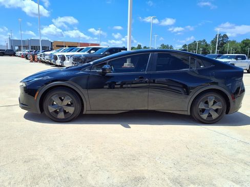 Used 2025 Toyota Prius Plug-In Hybrid FWD image 8