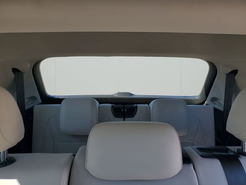 Used 2018 Volkswagen Tiguan SE w/ Panoramic Sunroof Package image 25