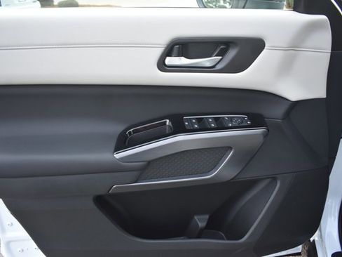 New 2026 Nissan Pathfinder SL w/ SL Premium Package image 11