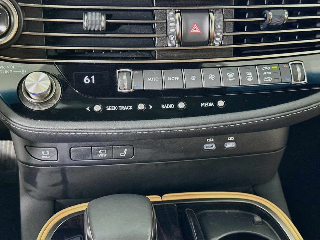Used 2023 Lexus LS 500 w/ Luxury Package RWD image 15